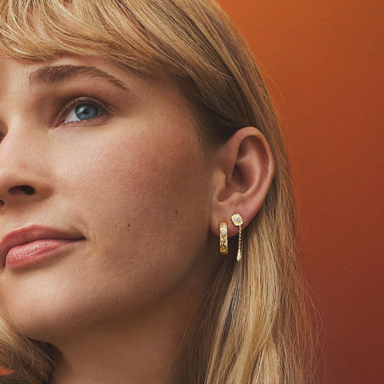 Sølv forg. ørestik "Marena" m. blå zirk.