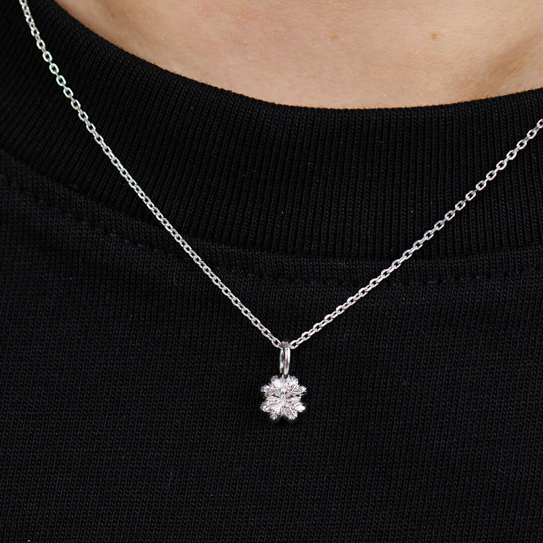 Sølv halskæde "Serene Clover"