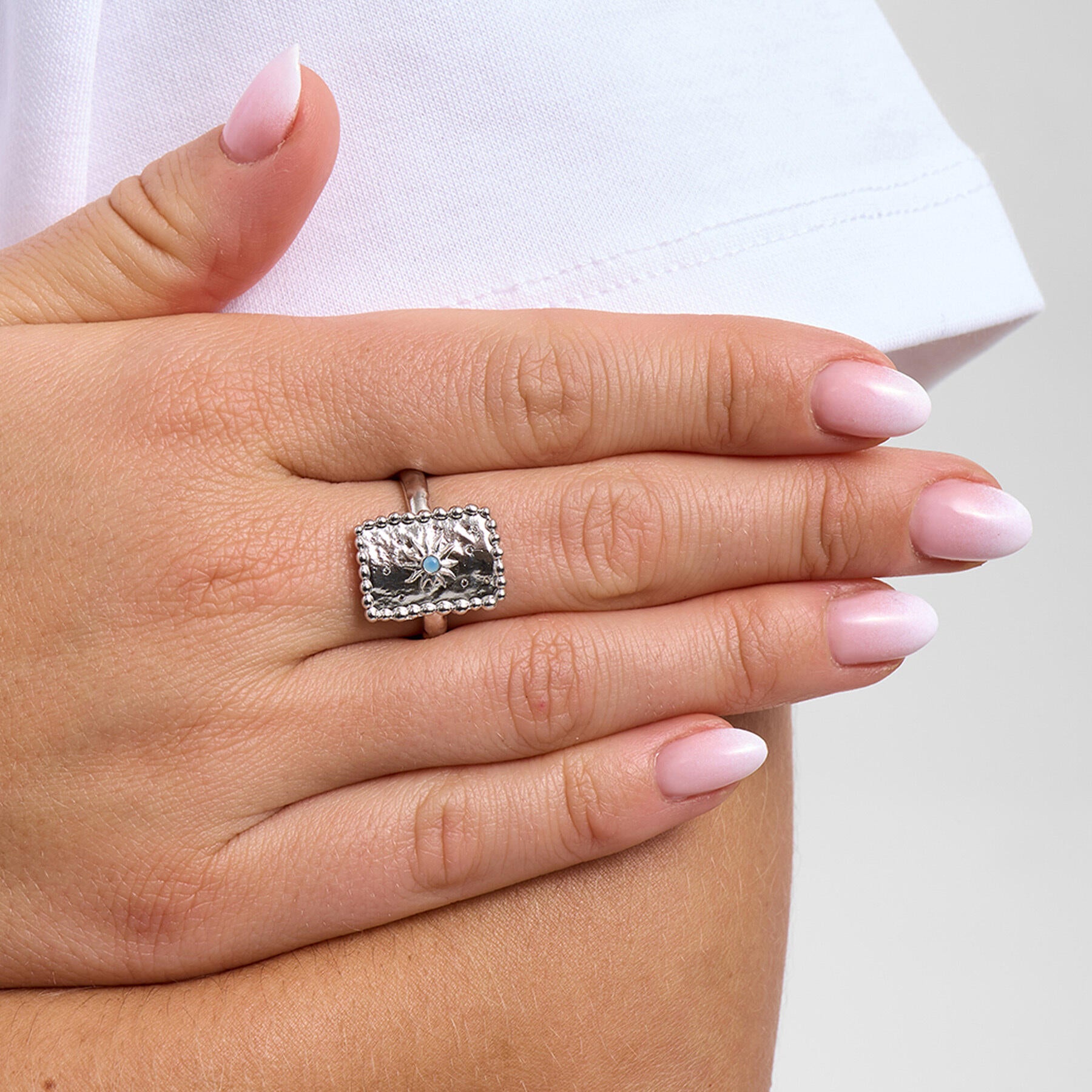 Sølv ring "Liora" m. blå zirk.