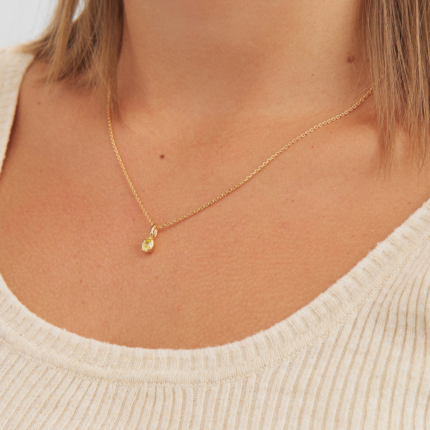 August pendant